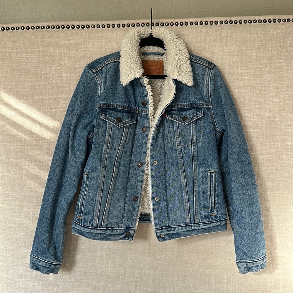 Levis Original sherpa trucker jacket. Small